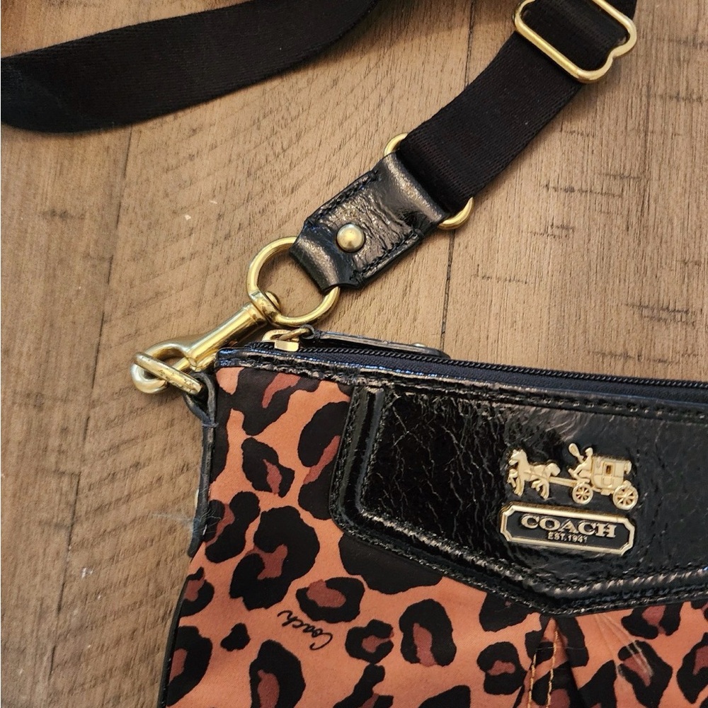 Coach leopard print Crossbody style purse - Picture 3 of 8